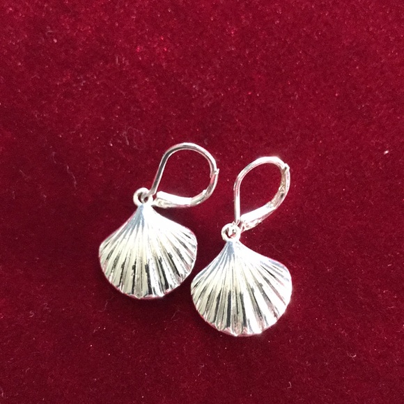 Napier Scallop Shell Earrings - Picture 5 of 5